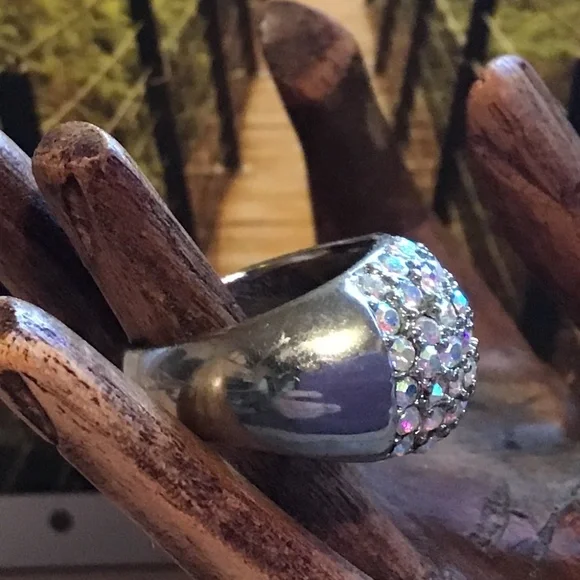 Beautiful crystal ring shines with colors of the rainbow - Picture 2 of 8